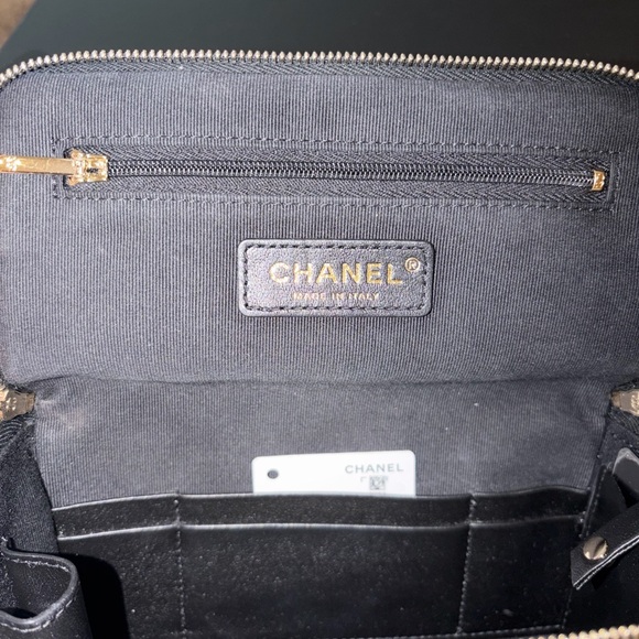 Chanel Black Quilted East/West Vanity Case with Crossbody Bag with Gold Chain - Picture 6 of 13